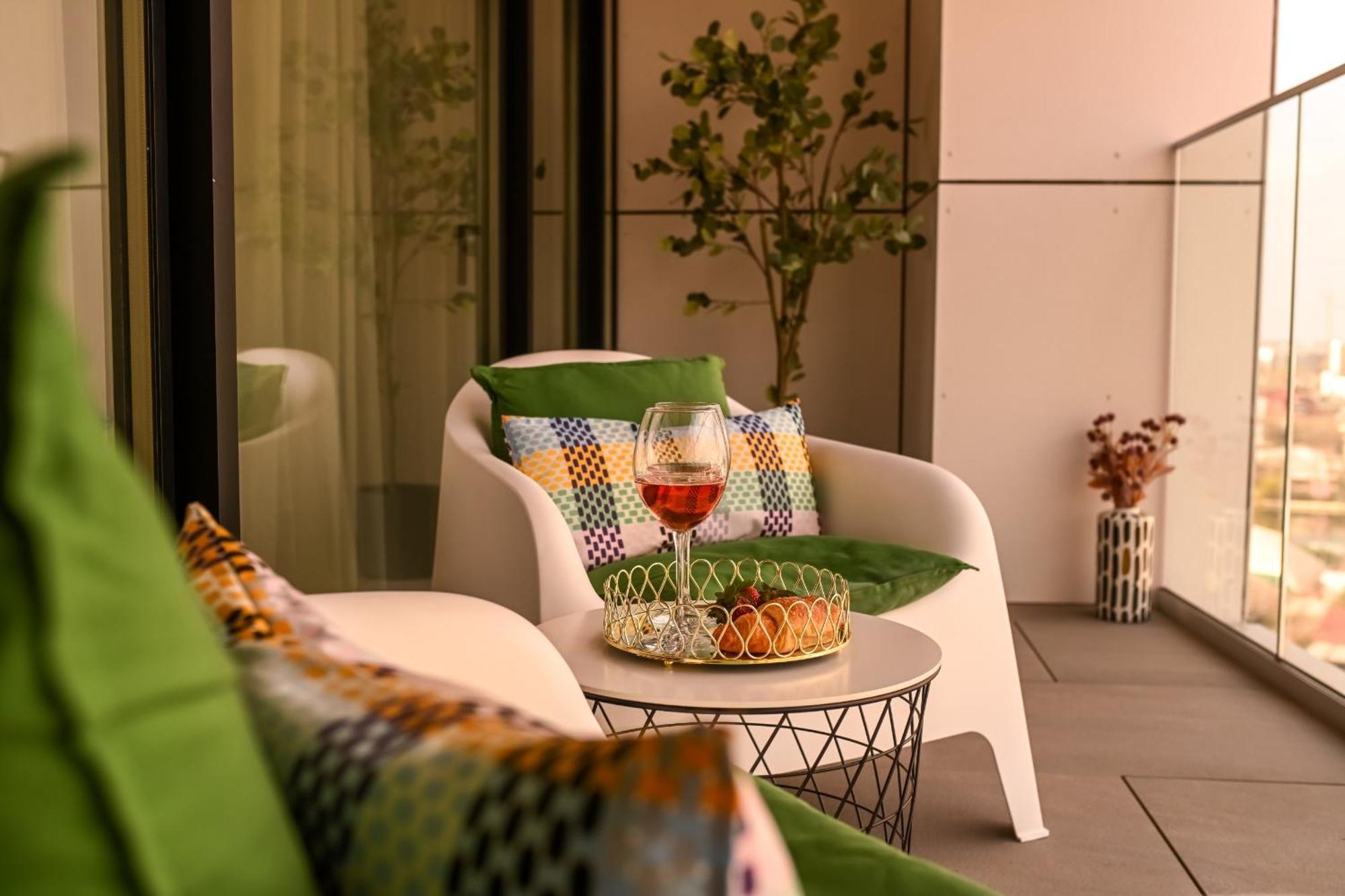 One Verdi Park Exclusive Apartments - Panoramic View & Private Parking Bukareszt Pokój zdjęcie